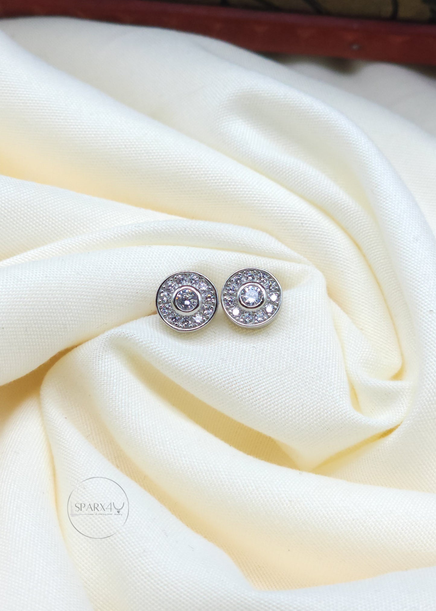 SPARKLING HALO STUD EARRING