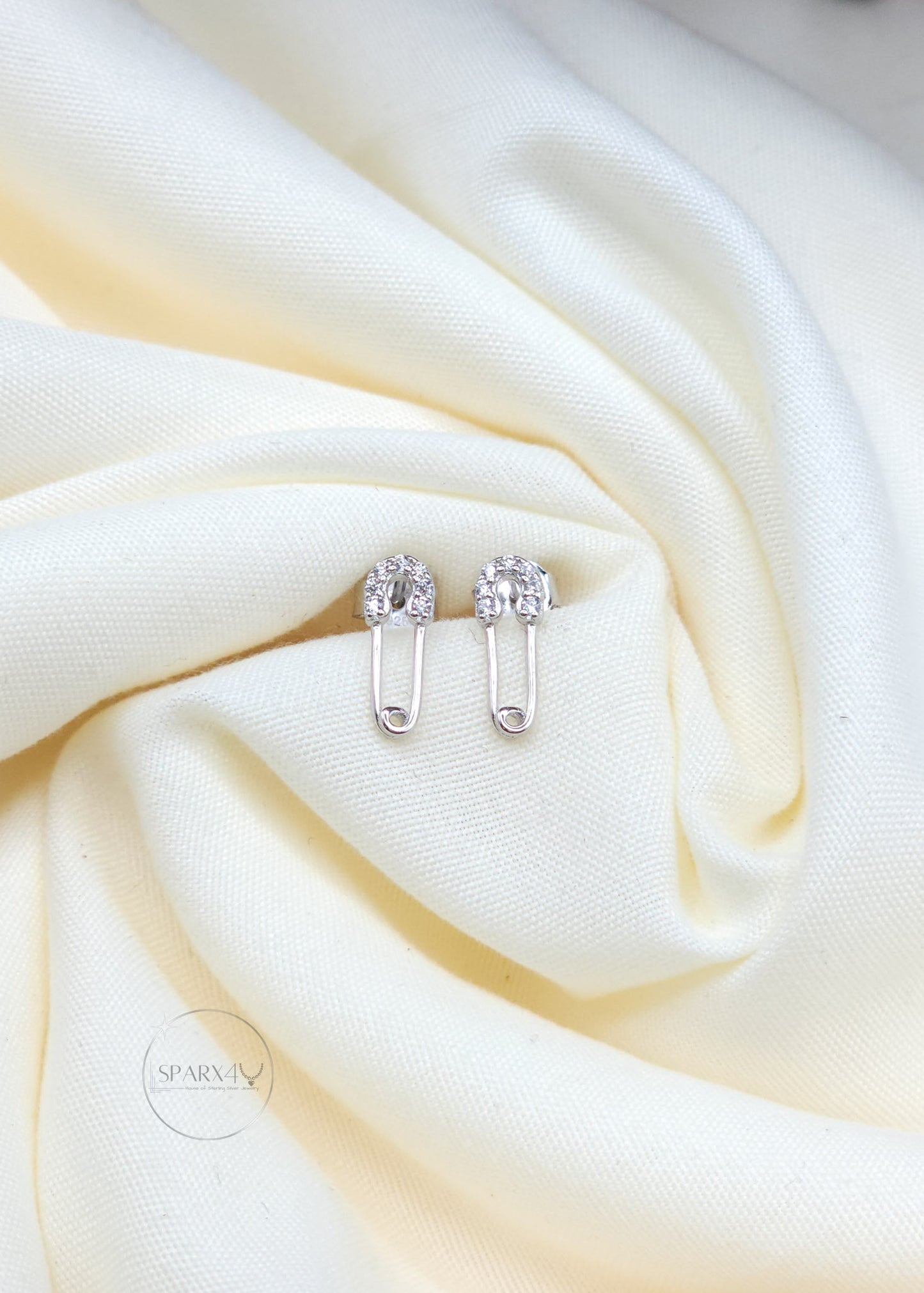 SPARKLING PIN STUD EARRING