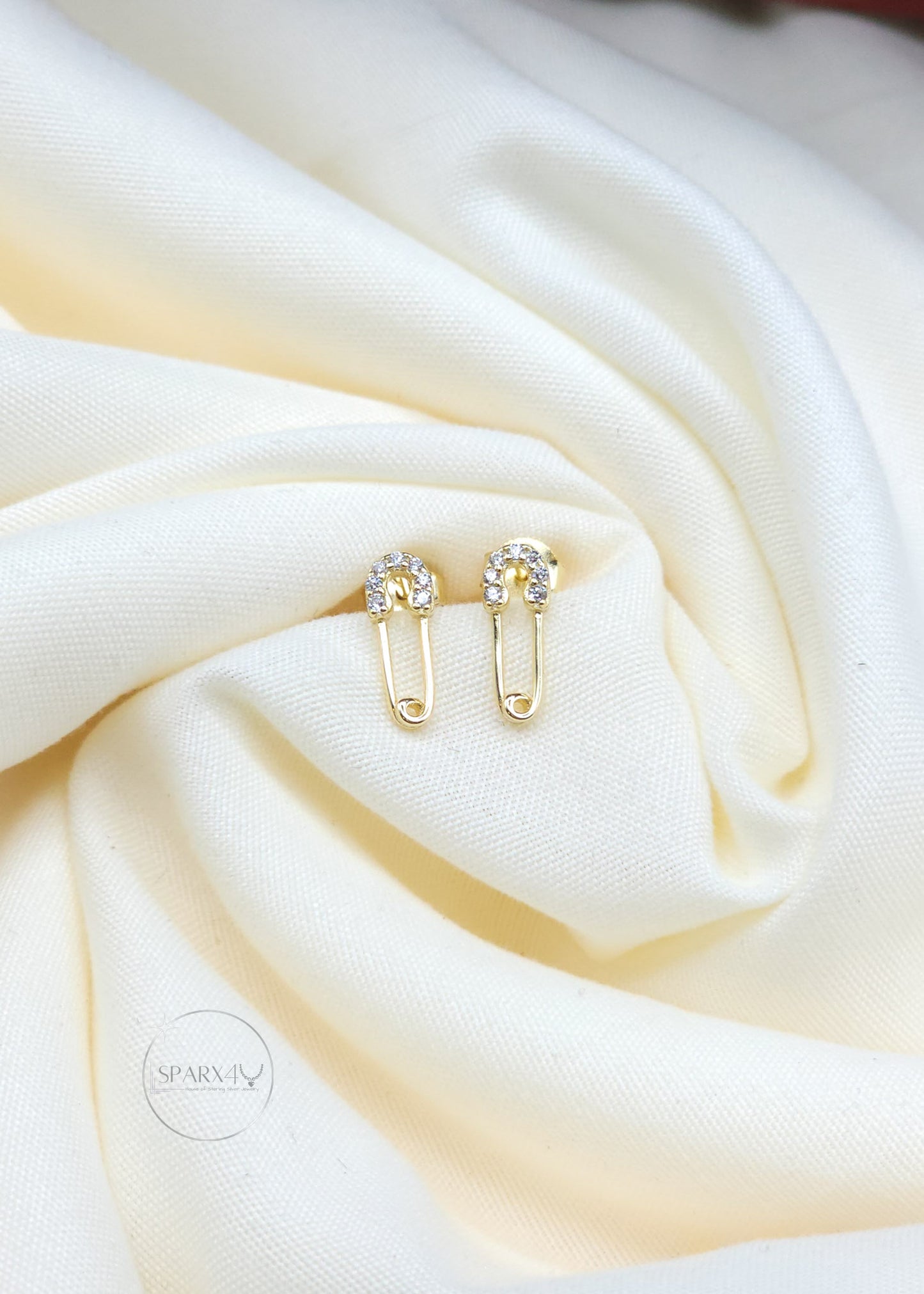 SPARKLING PIN STUD EARRING