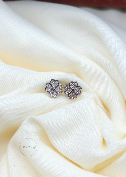 HEART PETAL STUD EARRING