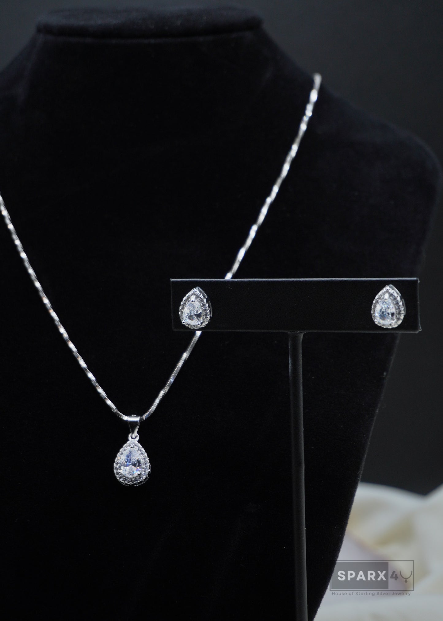 TEAR DROP PENDANT SET